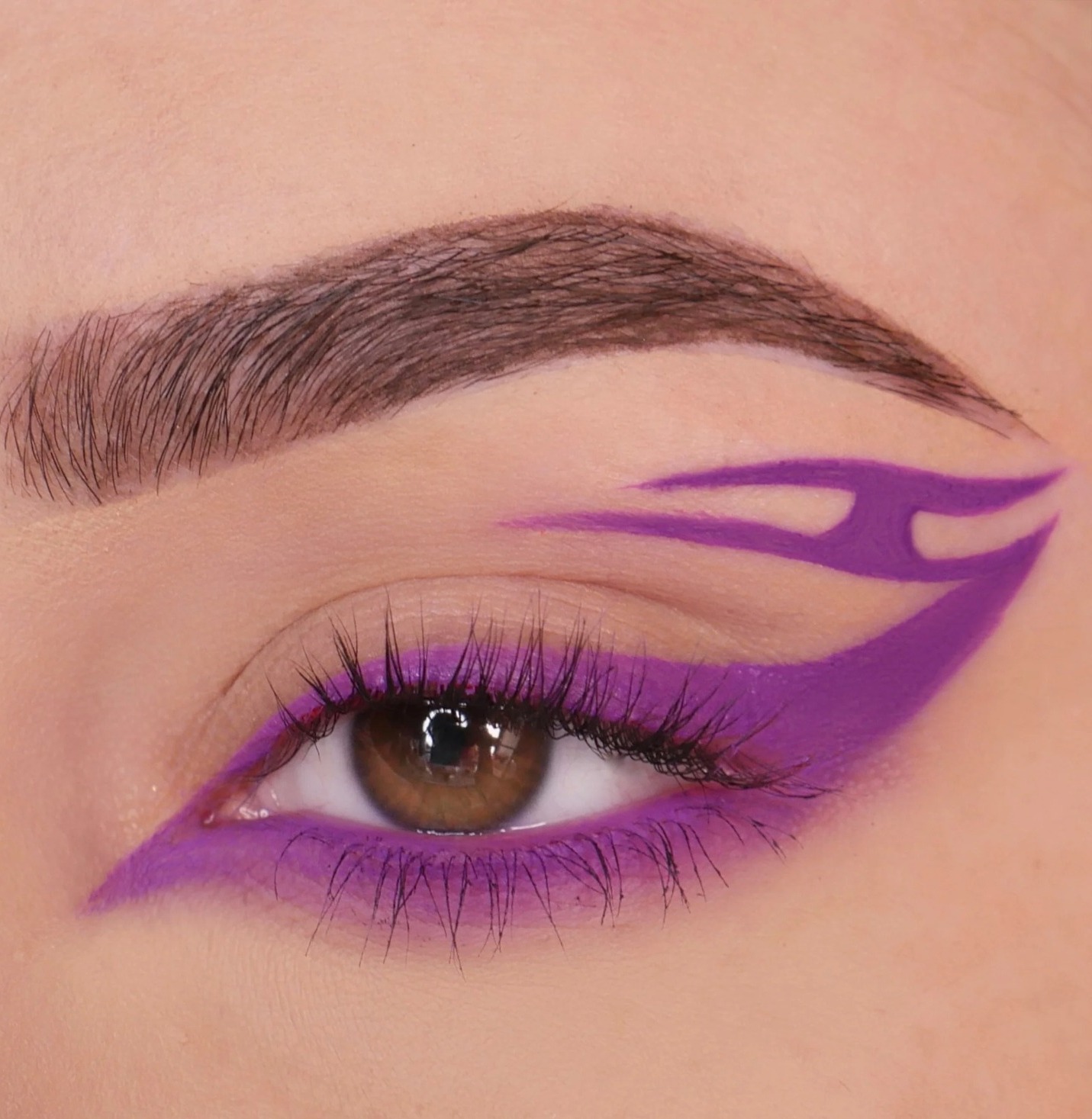 Eye catching dip liner grape - moira - Image 2