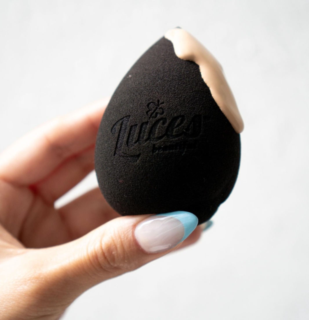 Beauty blender negra - luces beautiful